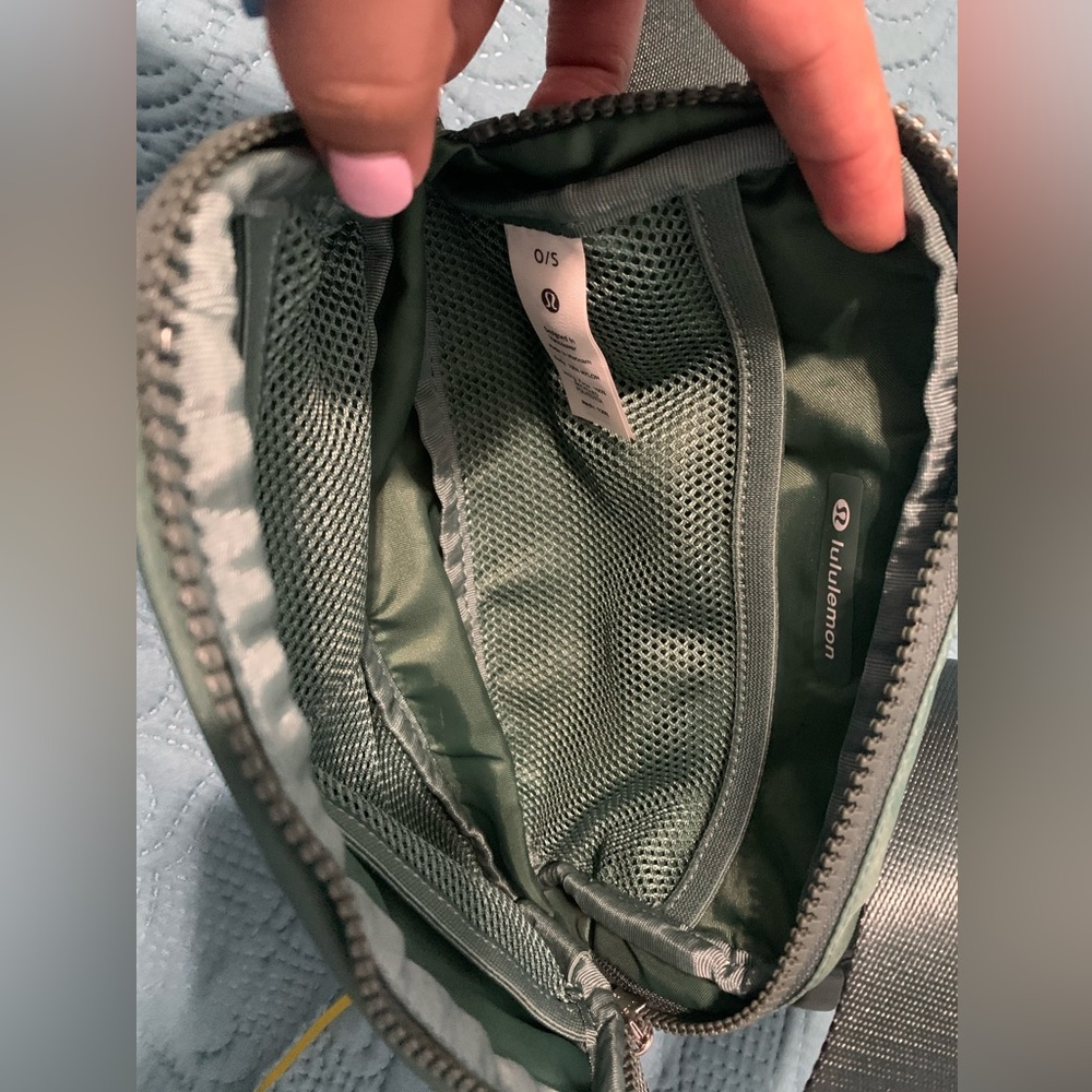 Lululemon Everywhere Belt Bag 1L - Picture 7 of 10